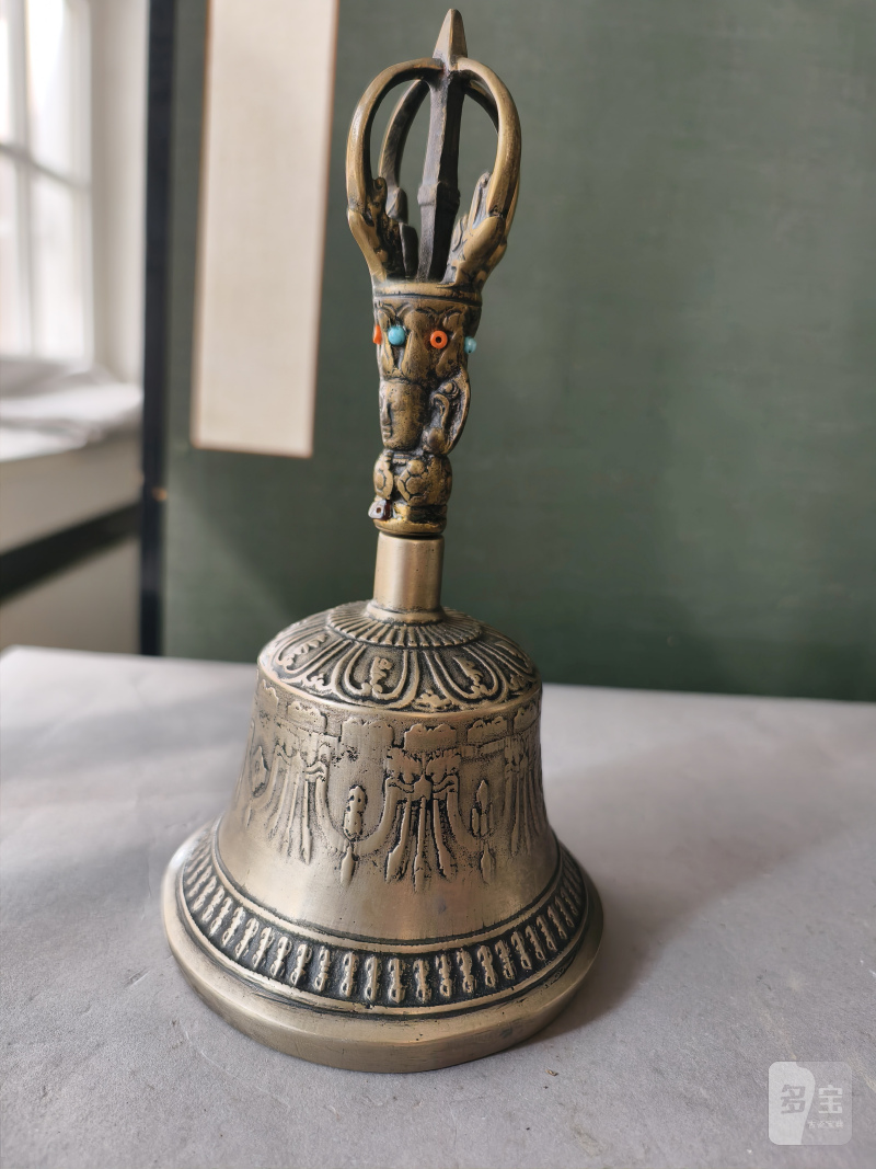 A metal bell (ghanta) and a phurbu - 图9